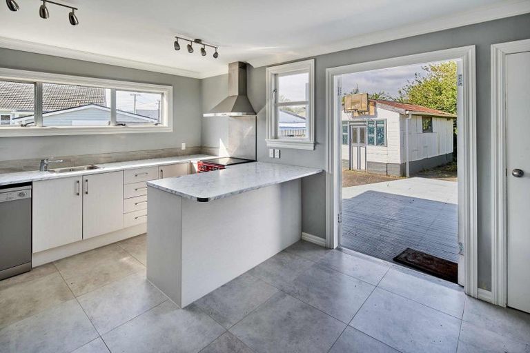 Photo of property in 79 Waddington Drive, Naenae, Lower Hutt, 5011