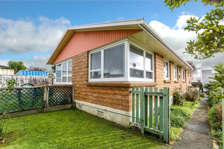 Photo of property in 264a Courtenay Street, Strandon, New Plymouth, 4312