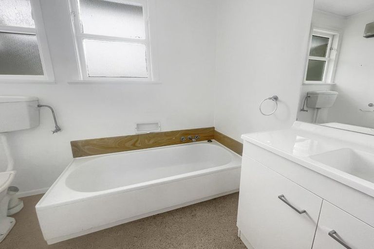 Photo of property in 8 Witham Street, Island Bay, Wellington, 6023