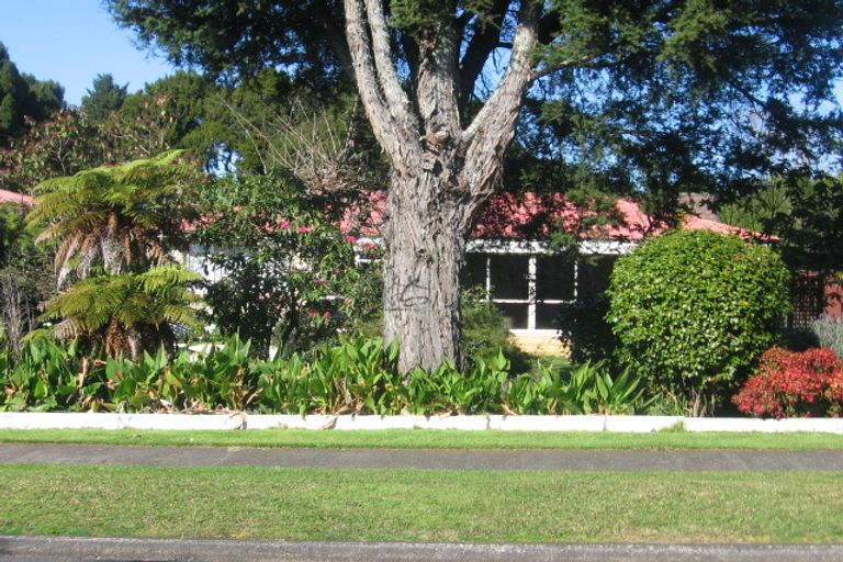 Photo of property in 2/13 Butterworth Avenue, Opaheke, Papakura, 2113