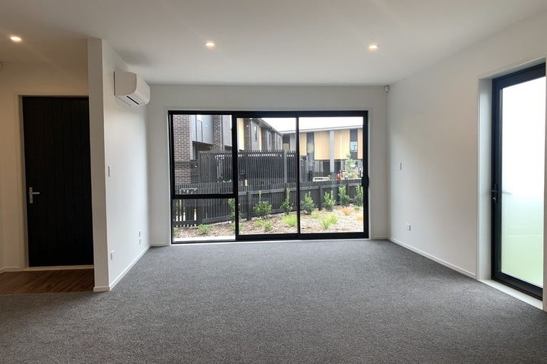 Photo of property in 82 Glidepath Road, Hobsonville, Auckland, 0616