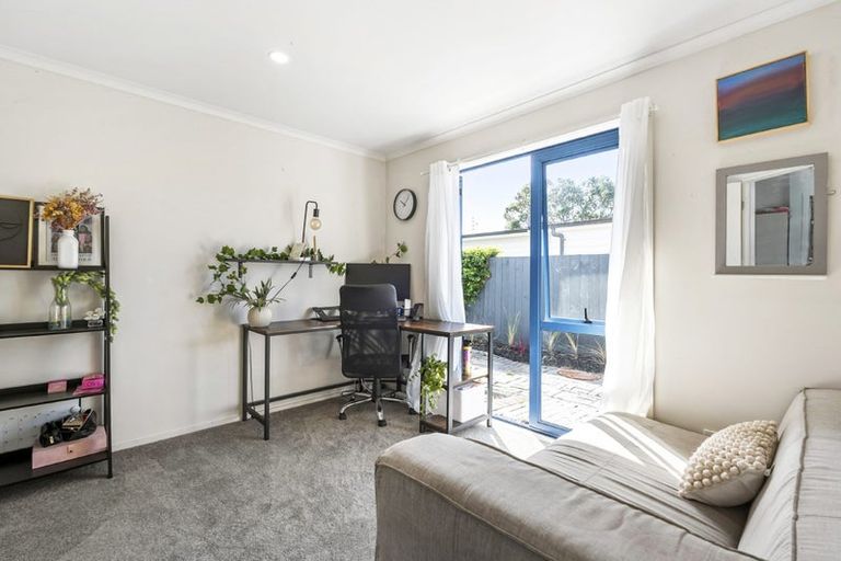 Photo of property in 1015b Beach Road, Torbay, Auckland, 0630