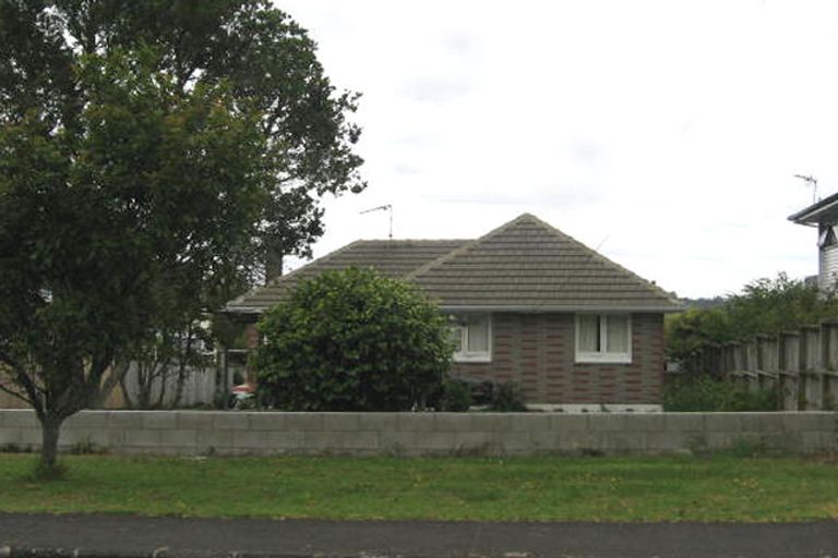 Photo of property in 2/15 Tiri Tiri Road, Birkdale, Auckland, 0626
