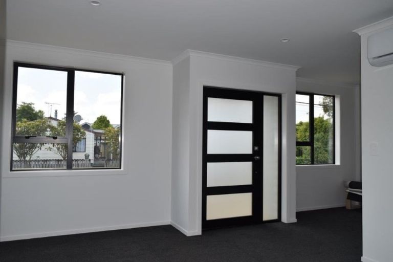 Photo of property in 1 Inverness Avenue, Hamilton East, Hamilton, 3216