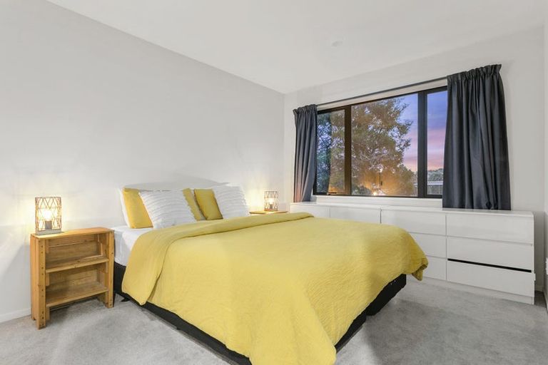 Photo of property in 21d Cherry Tree Place, Massey, Auckland, 0614