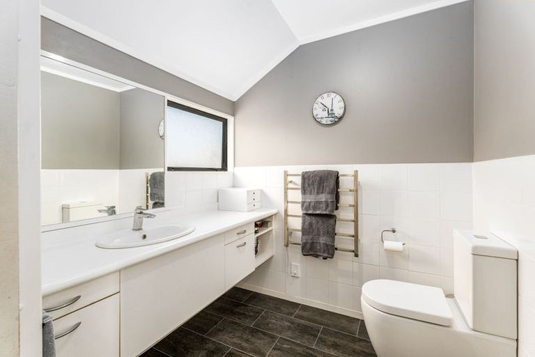 Photo of property in 21 Joseph Banks Drive, Whitby, Porirua, 5024