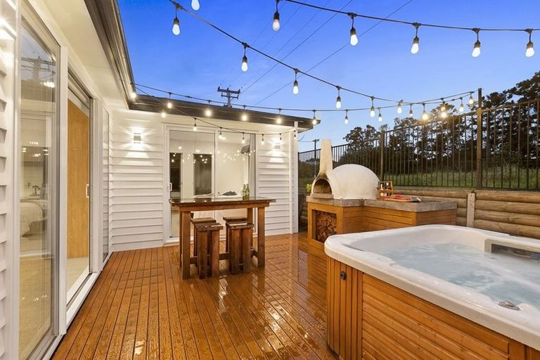 Photo of property in 13 Barrique Road, Kumeu, 0810