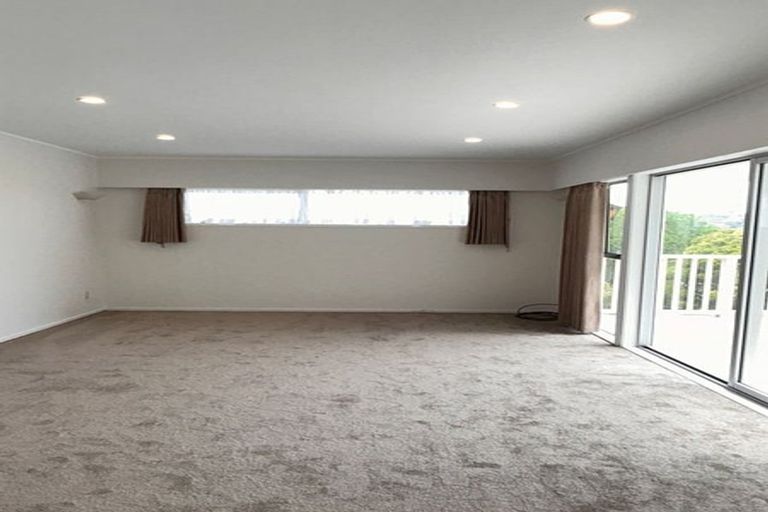 Photo of property in 21 Shanaway Rise, Hillcrest, Auckland, 0627