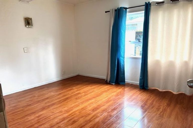 Photo of property in 37 Awaruku Road, Torbay, Auckland, 0630