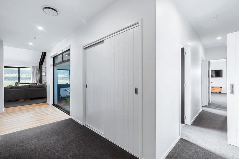 Photo of property in 2 Vickers Way, Acacia Bay, Taupo, 3385