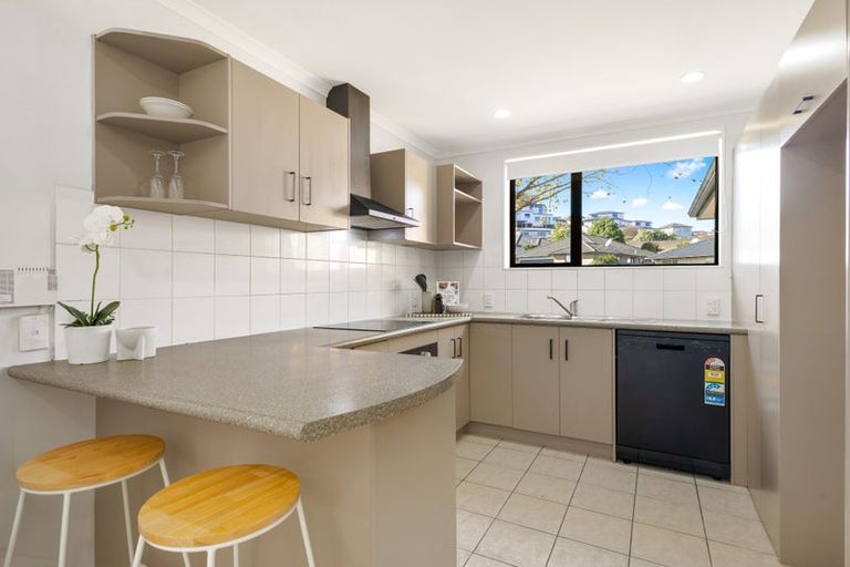 Photo of property in 185 Keri Vista Rise, Papakura, 2110
