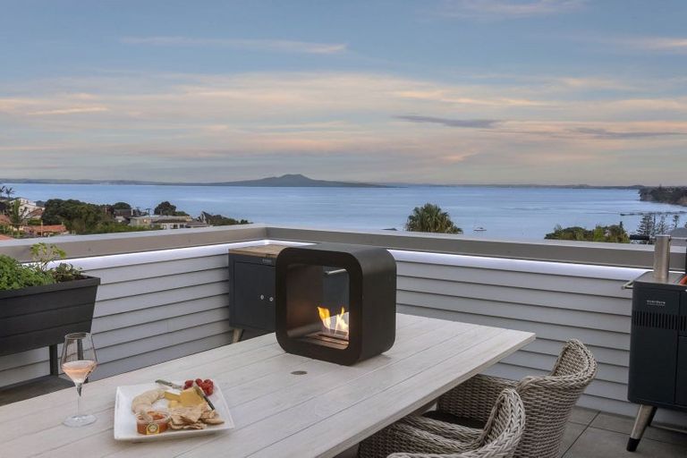 Photo of property in 2/11 Ridge Road, Waiake, Auckland, 0630