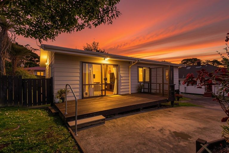 Photo of property in 1/98 Barrys Road, Glendene, Auckland, 0602
