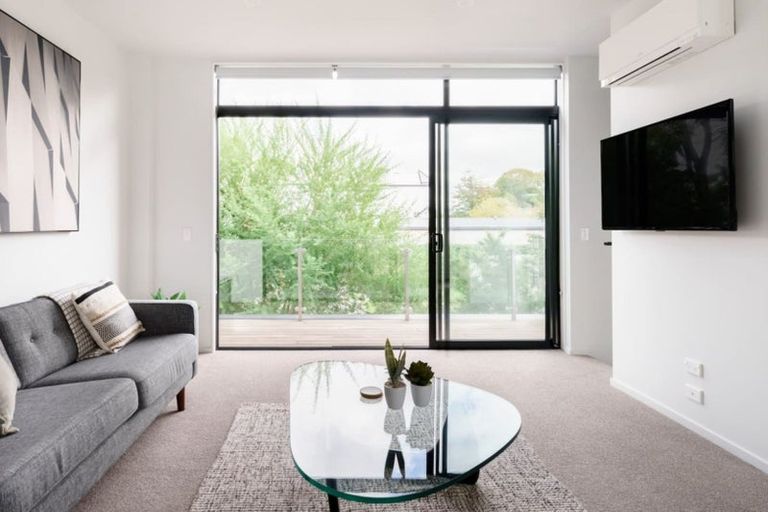 Photo of property in 2/22 Peterborough Street, Christchurch Central, Christchurch, 8013
