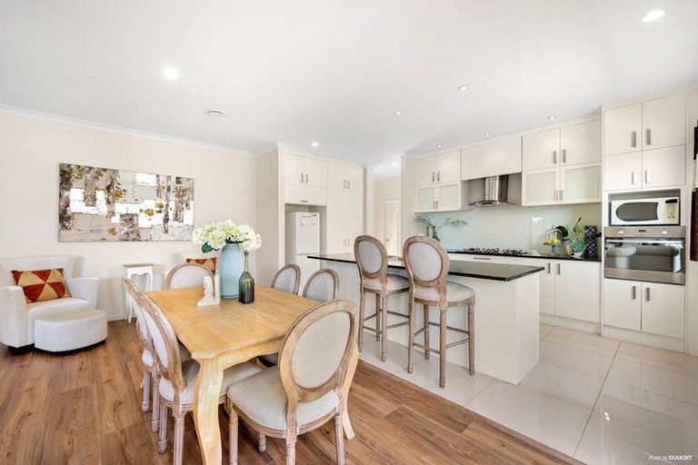 Photo of property in 21 Fairbairn Place, East Tamaki Heights, Auckland, 2016