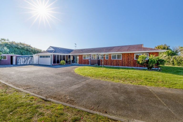 Photo of property in 310 Paraite Road, Paraite, New Plymouth, 4373