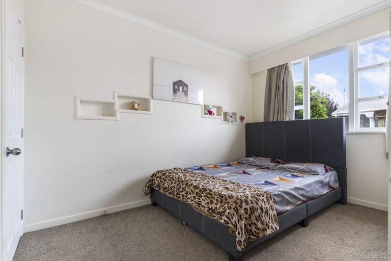 Photo of property in 33 Cobham Crescent, Kelston, Auckland, 0602