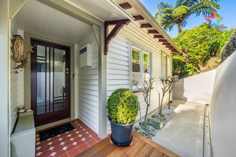 Photo of property in 34 Singers Road, Korokoro, Lower Hutt, 5012