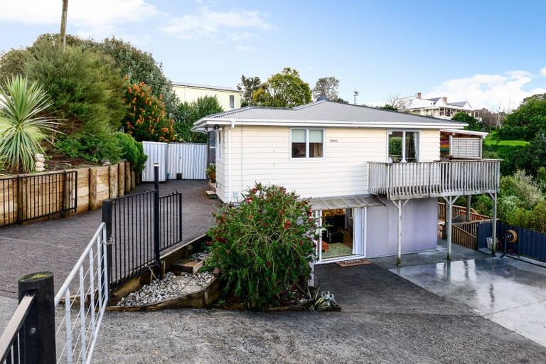 Photo of property in 2 Point Street, Raglan, 3225