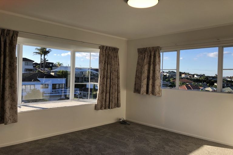 Photo of property in 70 Lagoon Way, West Harbour, Auckland, 0618