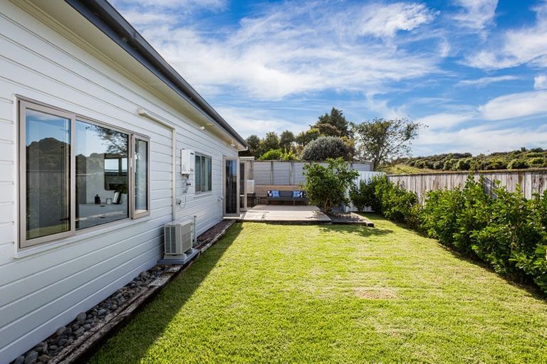 Photo of property in 61 Quadrant Heights, Paraparaumu, 5032