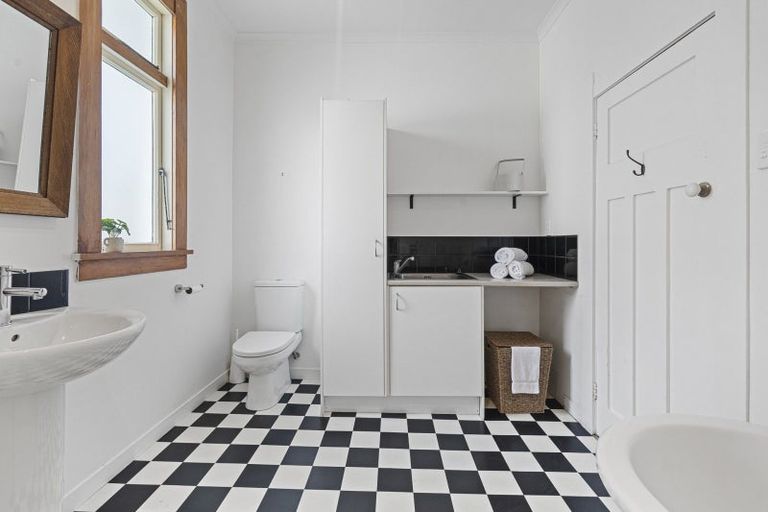 Photo of property in 87 Pendarves Street, New Plymouth, 4310