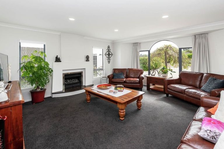Photo of property in 21 Byblos Place, The Gardens, Auckland, 2105