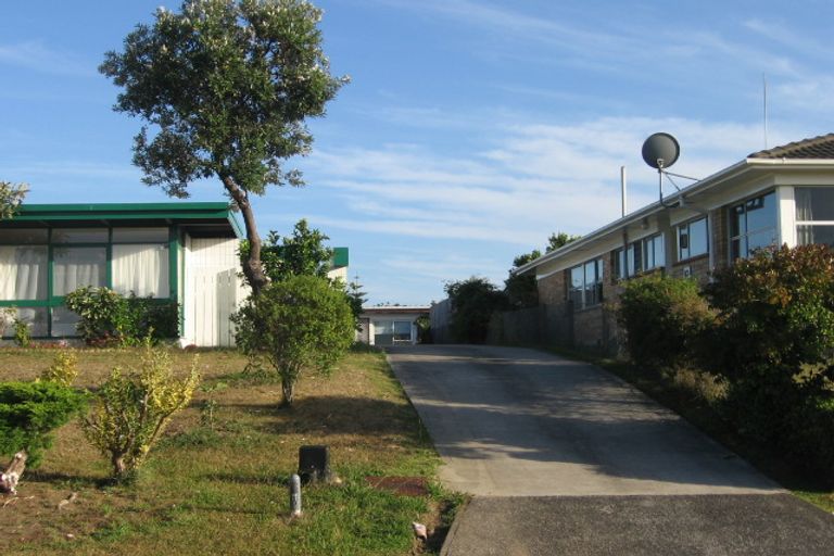 Photo of property in 10 Marcel Place, Glenfield, Auckland, 0629