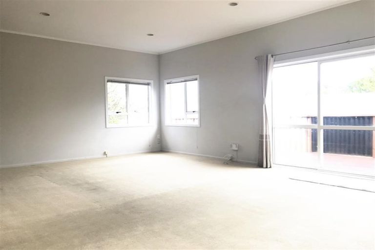 Photo of property in 15a Gill Crescent, Blockhouse Bay, Auckland, 0600