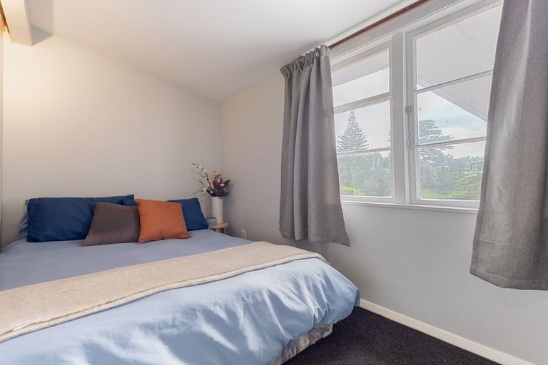 Photo of property in 36 Renown Road, Raumati South, Paraparaumu, 5032