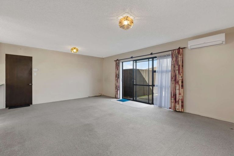 Photo of property in 2/10 Wellington Street, Papakura, 2110