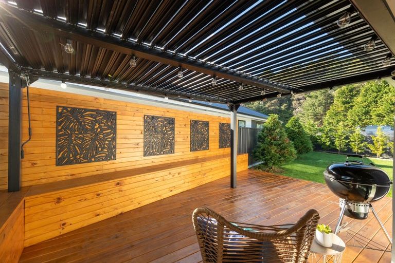 Photo of property in 15 Salisbury Crescent, Wallaceville, Upper Hutt, 5018