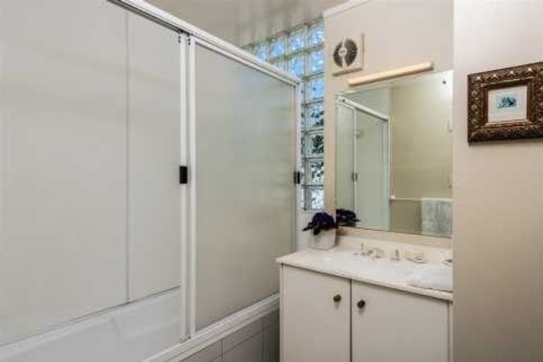 Photo of property in 1/103 Aberdeen Road, Castor Bay, Auckland, 0620