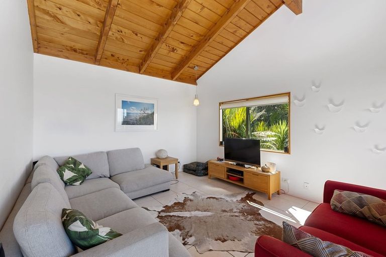 Photo of property in 300 Forest Hill Road, Waiatarua, Auckland, 0612