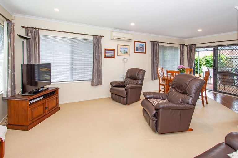 Photo of property in 25f Youngs Road, Papakura, 2110