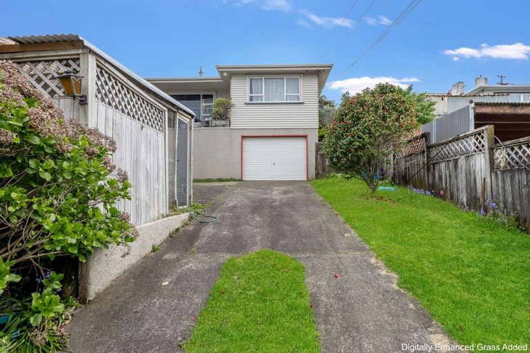 Photo of property in 37 Simons Street, Moturoa, New Plymouth, 4310
