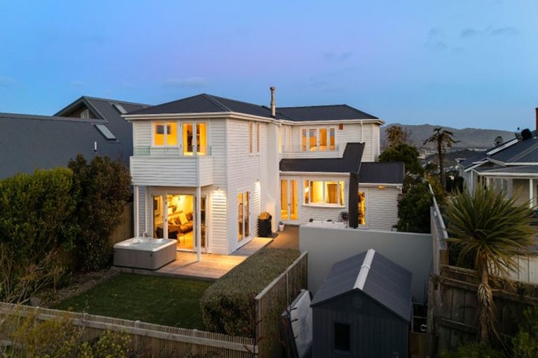 Photo of property in 52 Karepa Street, Brooklyn, Wellington, 6021