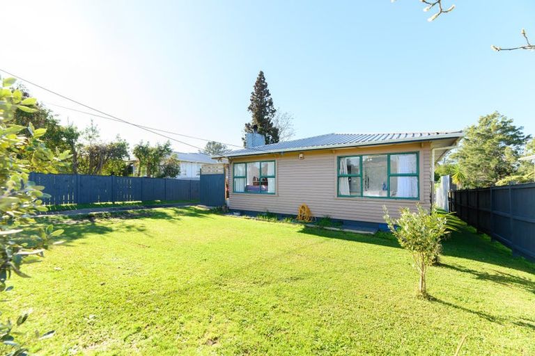 Photo of property in 9 Longburn Road, Henderson, Auckland, 0610
