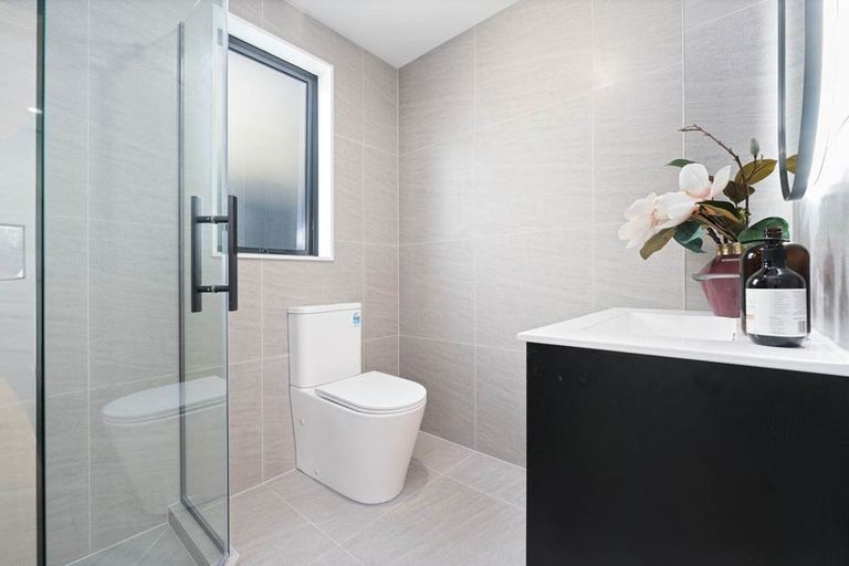 Photo of property in 64a Triangle Road, Massey, Auckland, 0614