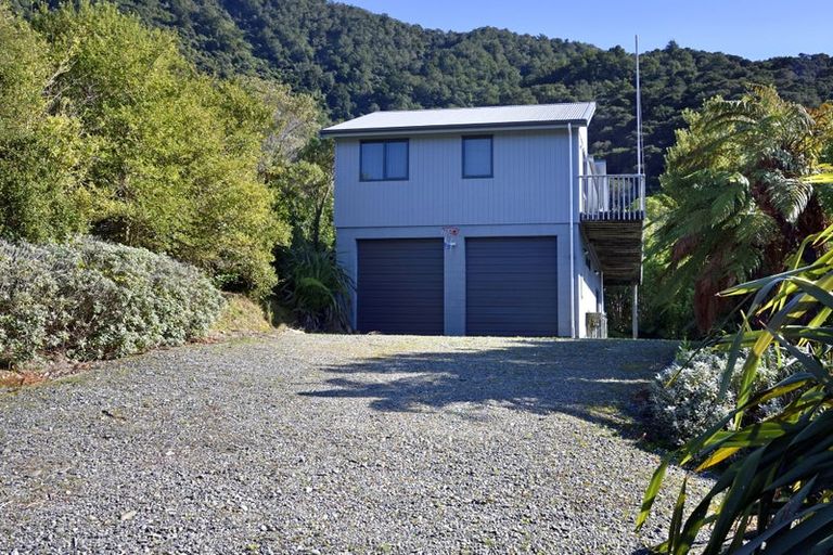 Photo of property in 20 Worlds End Road, Tennyson Inlet, 7195