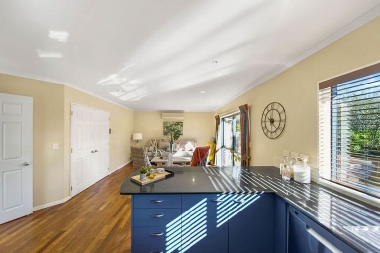 Photo of property in 15 Renlee Place, Shelly Park, Auckland, 2014