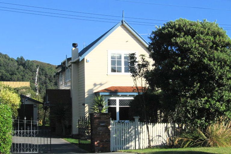 Photo of property in 13 Miro Street, Eastbourne, Lower Hutt, 5013