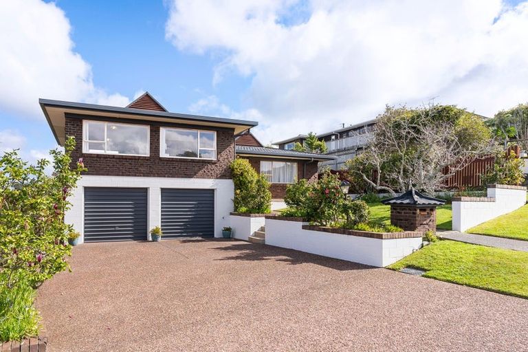 Photo of property in 8 Helvetia Drive, Browns Bay, Auckland, 0630
