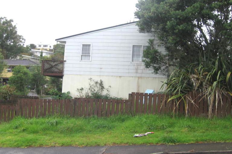 Photo of property in 1/5 Jenanne Place, Totara Vale, Auckland, 0629