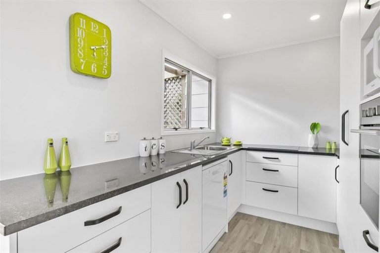 Photo of property in 5 Jarrah Place, Massey, Auckland, 0614