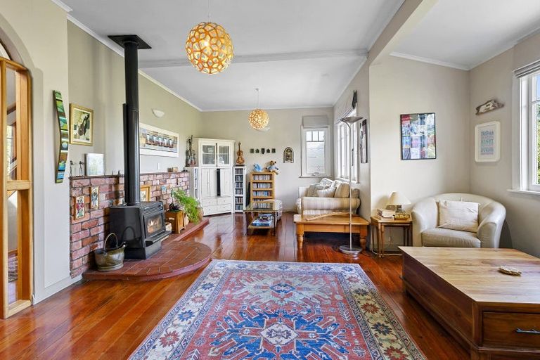 Photo of property in 18 Ngaumatau Road, Point Howard, Lower Hutt, 5013