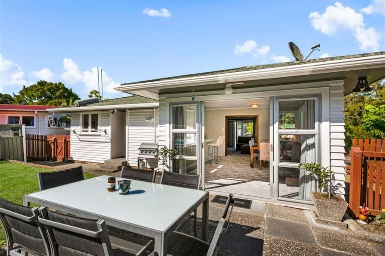 Photo of property in 14 Takapu Street, Henderson, Auckland, 0612