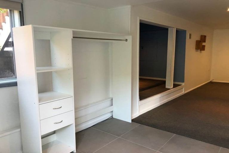 Photo of property in 40 Judkins Crescent, Cockle Bay, Auckland, 2014