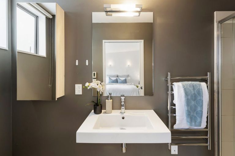 Photo of property in 39 Tiketike Way, Brooklyn, Wellington, 6021