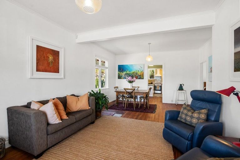 Photo of property in 170 Breaker Bay Road, Breaker Bay, Wellington, 6022